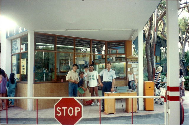 Imagen de la entrada y la recepci�n del camping Albatros de Gav&agrave; Mar